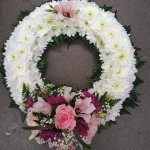 ### Based Wreath with natural edging and posy 14